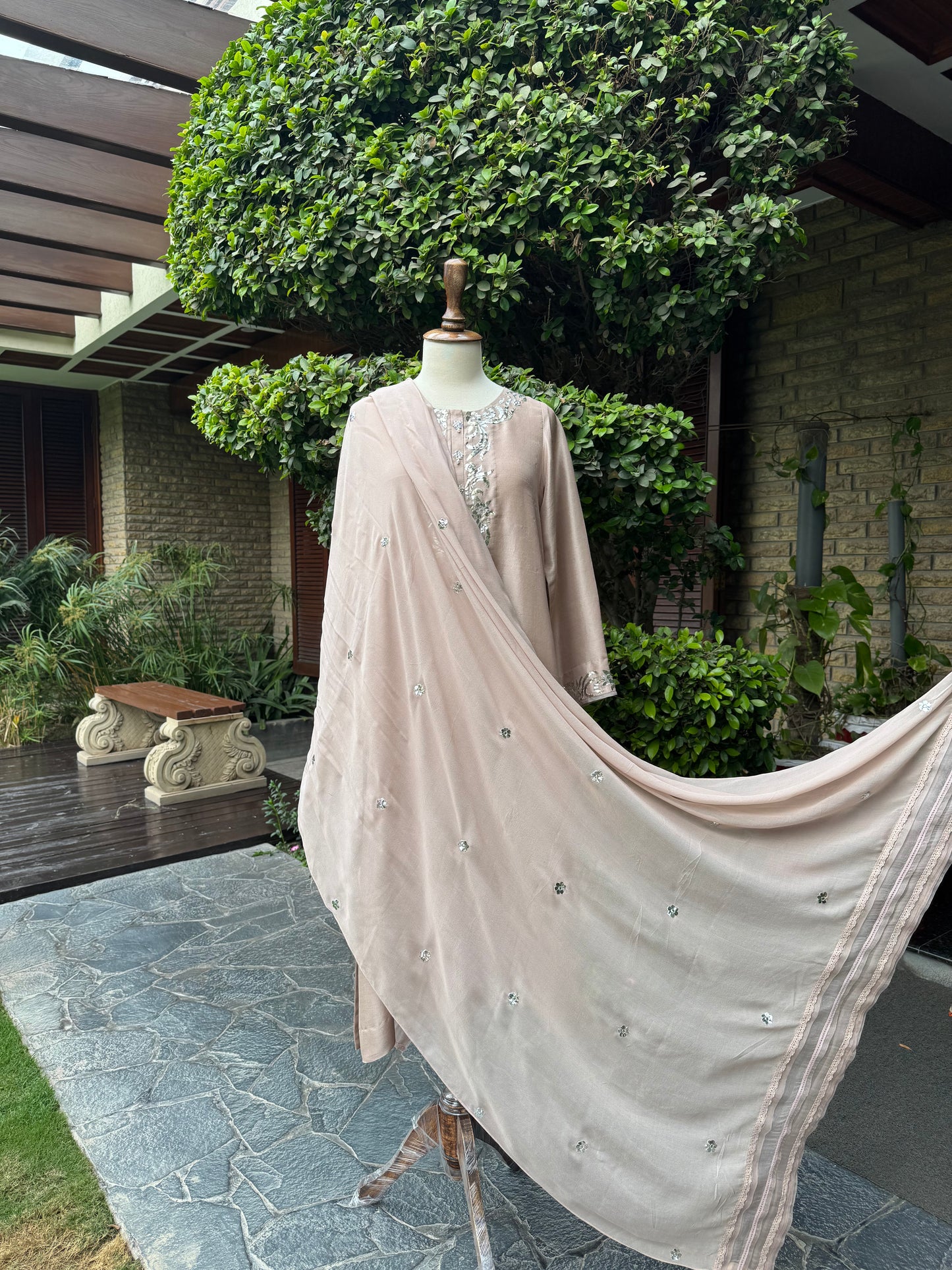 Floral Mukaish Dupatta (L25-RS-GD-04)