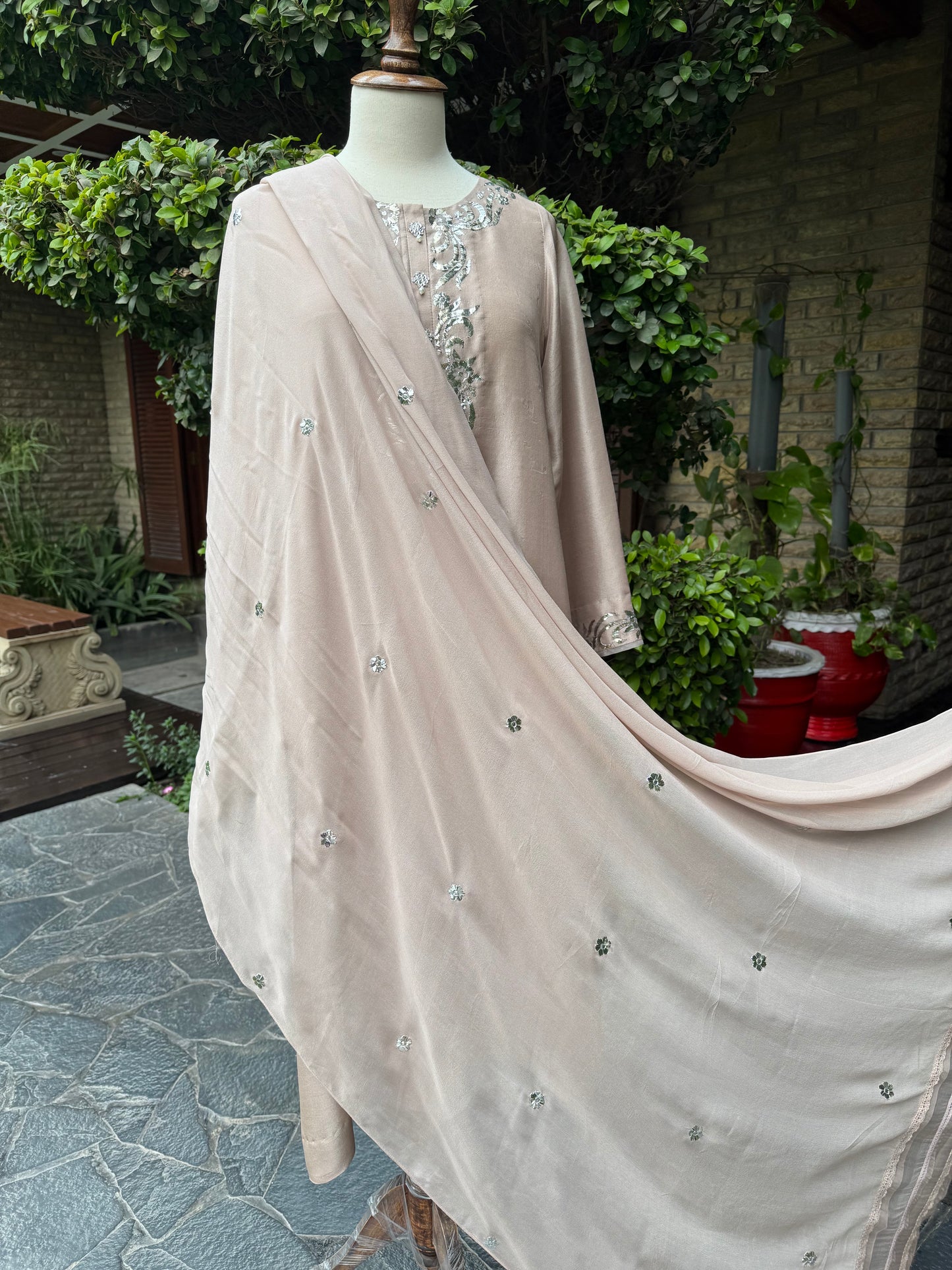 Floral Mukaish Dupatta (L25-RS-GD-04)